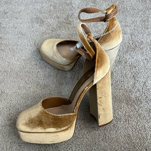 Shoes - GB pump HEELS